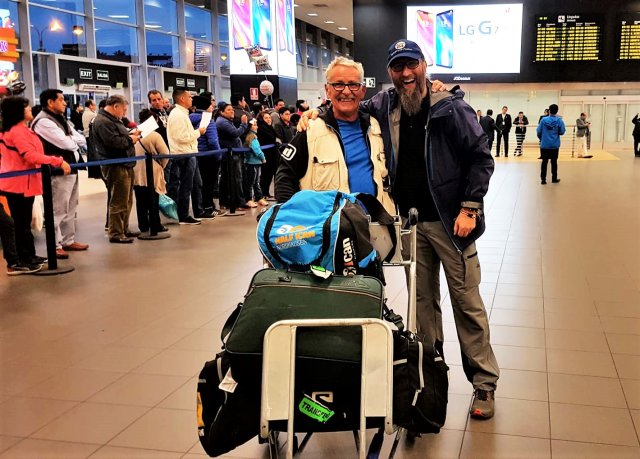 Endlich: Robby holt Ralf am Flughafen ab.