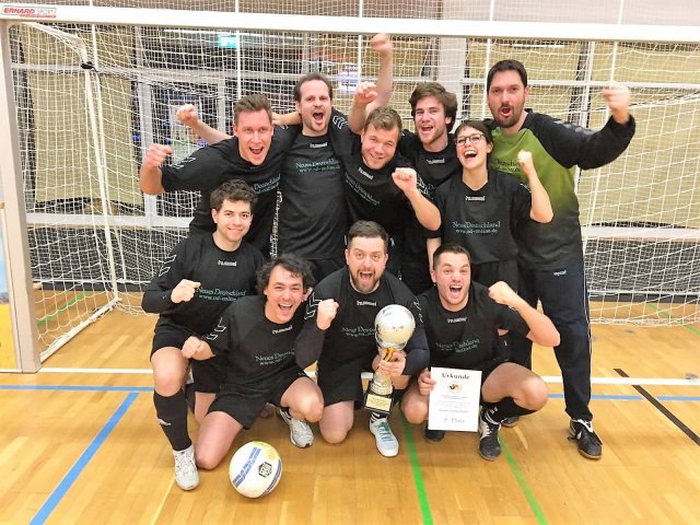 Das nd-Team beim legendären Spiel in Oranienburg.