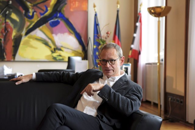 Berlins Regierender Bürgermeister Michael Müller (SPD) in seinem Büro im Roten Rathaus.