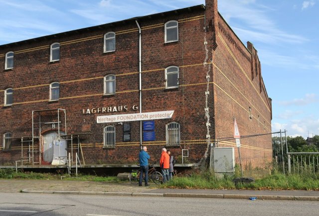 Das Lagerhaus G im Hamburger Hafen. Zwangsarbeiter*innen mussten hier im Zweiten Weltkrieg arbeiten, um die Mineralölversorgung des NS-Staats aufrecht zu erhalten.