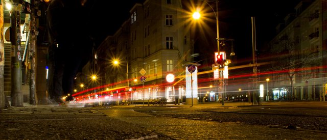 Mehr Platz für das Fahrrad auf der Schönhauser Allee soll es nicht zulasten der Straßenbahn geben, fordert der Berliner Fahrgastverband IGEB.