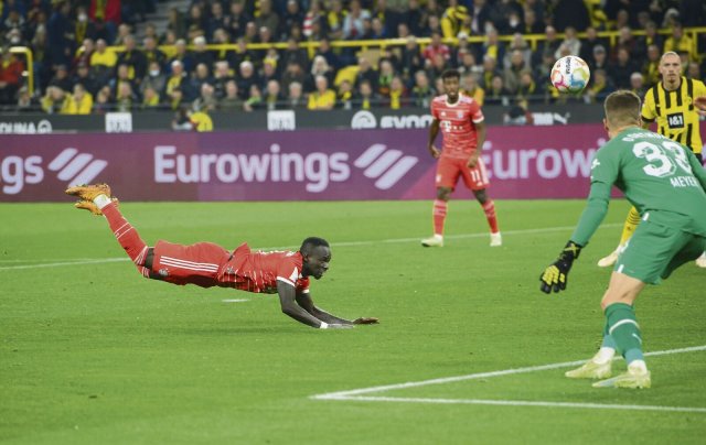 Neuzugang Sadio Mané (l.) konnte im Münchner Sturm den Abgang von Robert Lewandowski bislang noch nicht kompensieren.