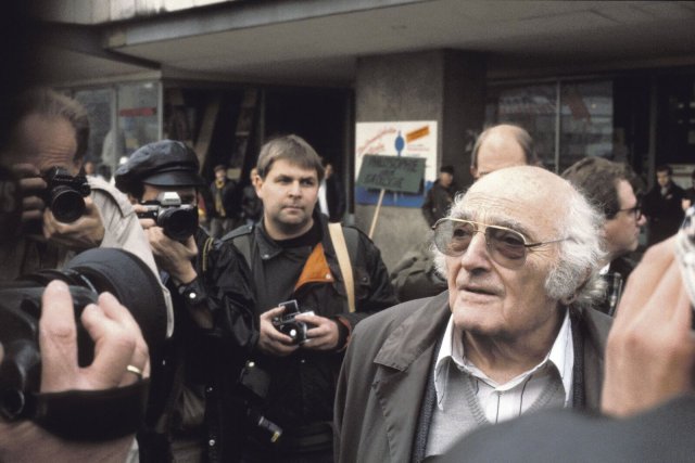 Symbolfigur des demokratischen Aufbruchs in der DDR: Der Schriftsteller Stephan Heym auf der Demo am 4. November 1989 in Berlin