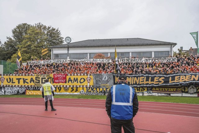 Missbrauchte Freiheit: Gewaltsuchende Dresdner Fans richteten während der zweiten Halbzeit und nach dem Spiel in Bayreuth großen Schaden an.