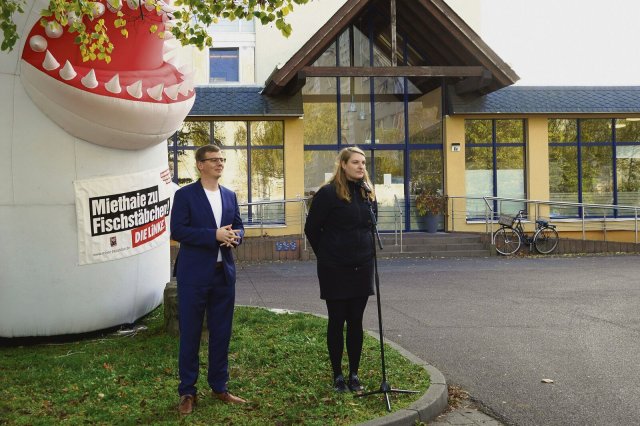 Sebastian Walter und Isabelle Vandré am Donnerstag vor der Burgstraße 6a