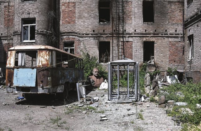 Nach einem russischen Angriff zerstört: Das Lokalgeschichtliche Museum in Mariupol, das mittlerweile von Russland kontrolliert wird.