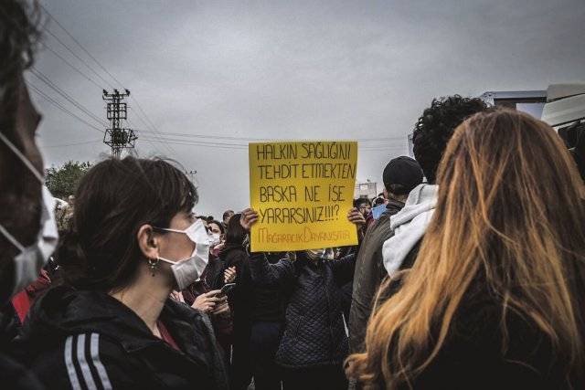 »Was tut ihr, außer die Gesundheit der Bevölkerung zu gefährden?« Demonstration in Samandağ