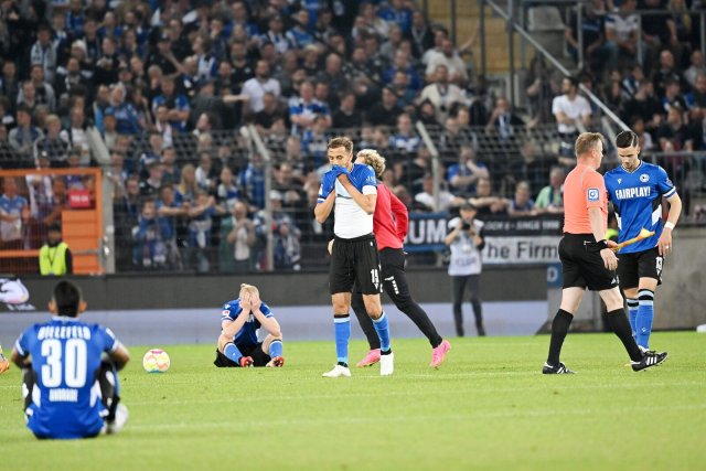 Bitteres Ende für Bielefeld: Die Arminia stürzt in die Drittklassigkeit ab.