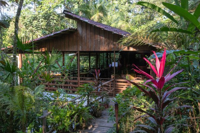 Das Rancho ist Kantine, Bar und Treffpunkt für die Gäste der Lodge.