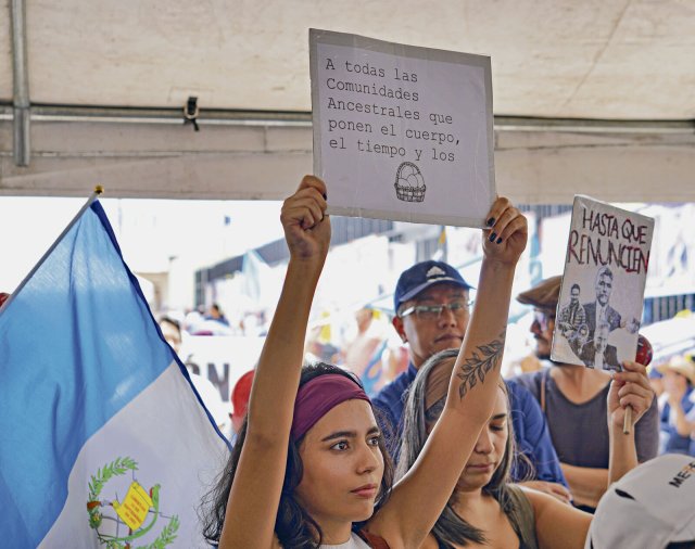 Bei den Protesten in Comalapa wird der Rücktritt von Staatsanwalt Rafael Curruchiche gefordert.