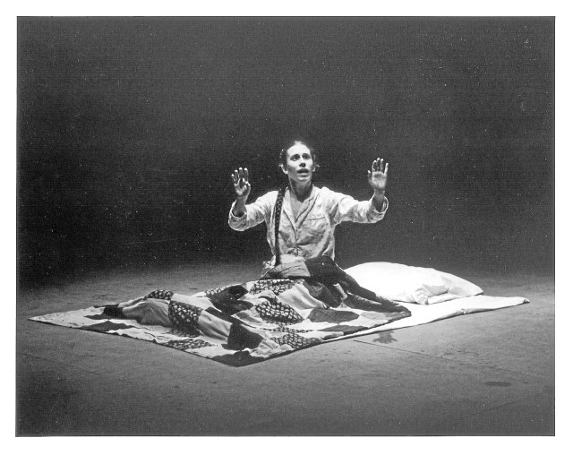 Albtraum des Krieges: Meredith Monk performt 1976 »Quarry« in New York.