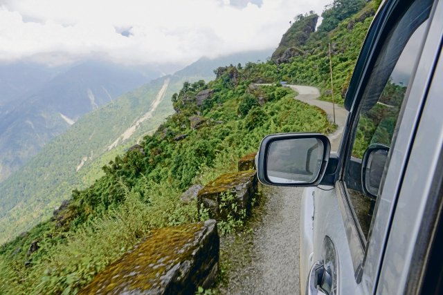 Wunderbare Aussichten in Tibet – aber auch riskante Wege