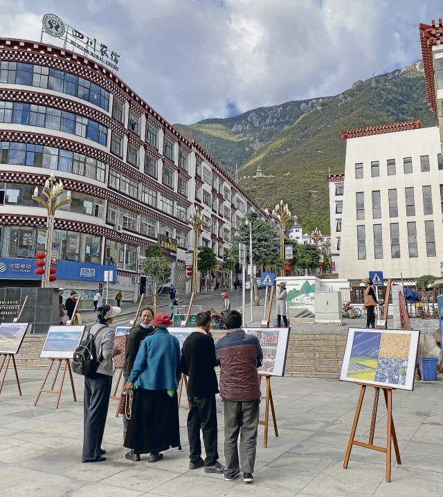 Öffentlich zu bestaunen die Ergebnisse eines Fotowettbewerbs in Xiang Cheng