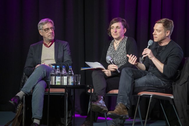 Schlussrunde beim Jahresauftakt der Linken: EL-Präsident Walter Baier (l.) Moderatorin Franziska Albrecht und Ko-Parteichef Martin Schirdewan