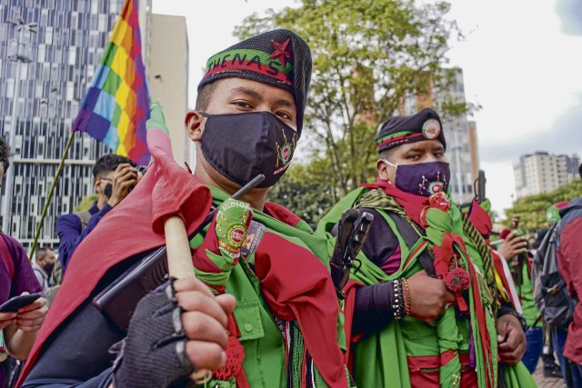 Vielerorts eskaliert die Gewalt in der Provinz Cauca. Die indigene Selbstorganisation Guardia Indígena versucht, die Konflikte friedlich zu entschärfen.