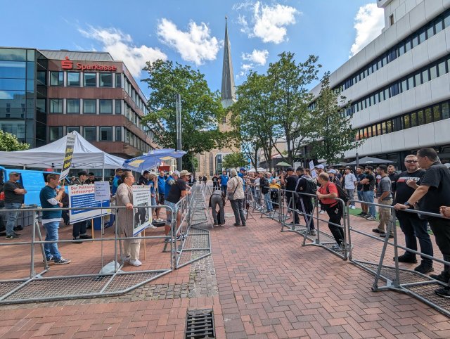 Pufferzone zwischen Pax Europa und Passant*innen