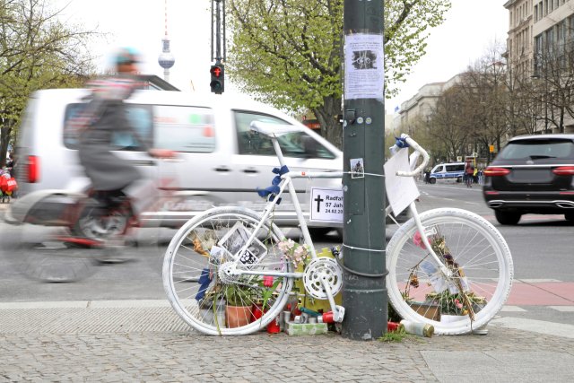 Allein in Berlin gab es 2023 45 Verkehrstote, 15 waren zu Fuß, 14 auf dem Fahrrad unterwegs.