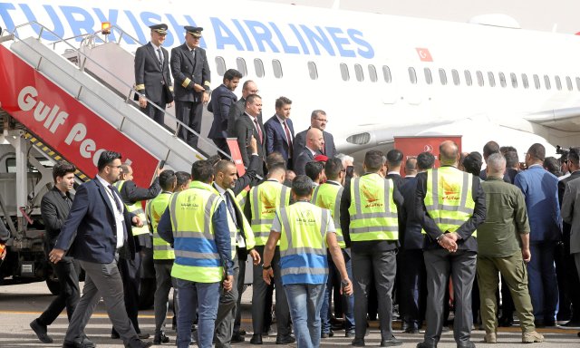 Nur wenige Airlines fliegen den immer wieder umkämpften Flughafen Tripolis an. Nach zehn Jahren Pause nahm Turkish Airlines den Betrieb im März wieder auf.