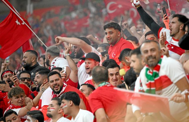 Leidenschaftlicher Anhang: Türkische Fans in Leipzig beim Achtelfinale