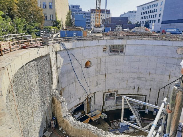 Der riesige Wasserbehälter soll Überläufe aus der Mischwasserkanalisation in Berliner Gewässer verhindern.