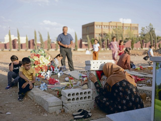 Im Kampf gegen den Islamischen Staat starben 12 000 Kämpfer*innen. Der Drohnenkrieg hat viele weitere Opfer gekostet.