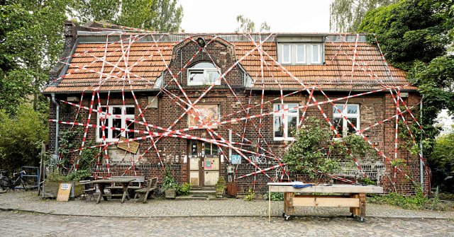 Kein Kunstzauber im »Hexenhaus«: Dies ist nur eine der Werkstätten, die die Künstler*innen seit dem 26. April aus Brandschutzgründen nicht nutzen können.