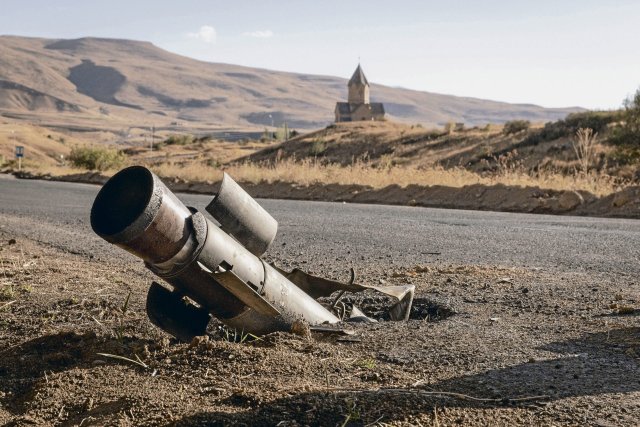 Karges Land, Kultur und Krieg: Überreste einer Rakete des aserbaidschanischen Angriffs auf die Region Bergkarabach im September 2023