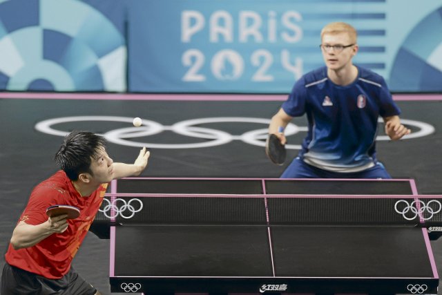 Aus im Halbfinale: Frankreichs Tischtennis-Liebling Felix Lebrun (r.) verlor gegen den Chinesen Fan Zhedong.