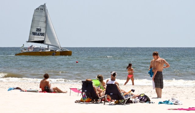 Klappstühle sind Pflicht: Am Strand von Gulf Shores, Alabama