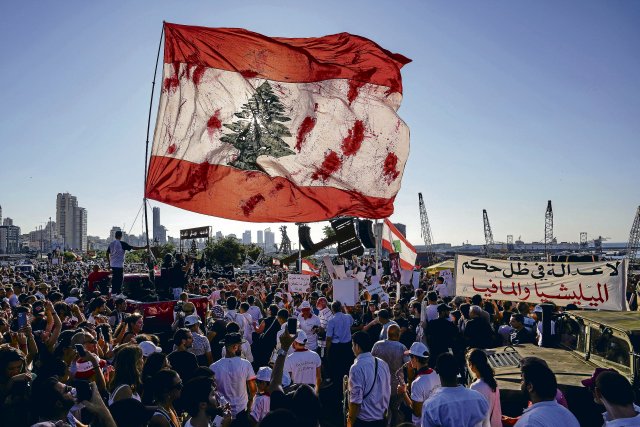 Protest: Am dritten Jahrestag der Explosion wurde vor dem Beiruter Hafen demonstriert.