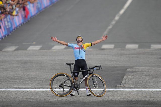 Sieger Remco Evenepoel aus Belgien im Ziel