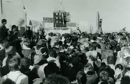 Ausgelassene Stimmung: Der Brockengipfel am 3. Dezember 1989