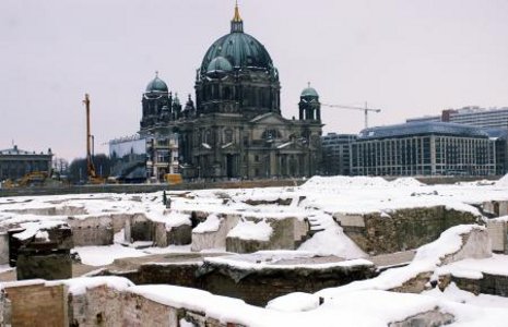 Ein weites Grabungsfeld: Reste der Schlosskellerr&#228;ume in Mitte