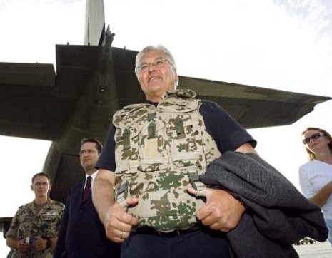 Frank-Walter Steinmeier im Kampfeinsatz Foto: dpa