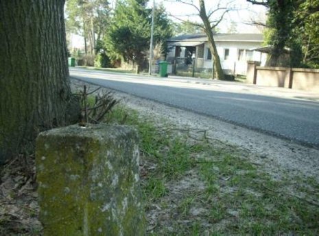 Stra&#223;enfront des Grundst&#252;cks, auf dem Walter Frick die J&#252;din Luise Walzer versteckte. ND-