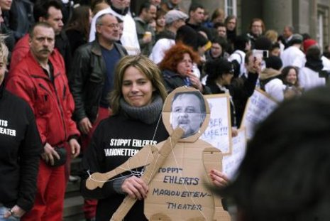 Protest von gut 100 Treberhelfern vor dem Rathaus gegen die Bosse