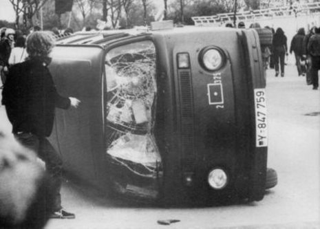 Massenmilitanz bei erstem &#246;ffentlichen Gel&#246;bnis der Bundeswehr in Bremen 1980