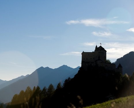 Schloss Tarasp hofft auf Urlauber mit Sinn fürs Praktische.