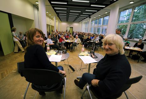 Die Schauspielerinnen Carmen-Maja und Jennipher Antoni lasen die Geschichten professionell.