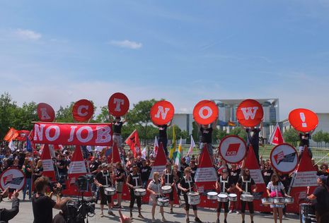 Gewerkschaftsjugend auf der Straße: Protest an Kanzleramt und Paul-Löbe-Haus am Mittwoch in Berlin.