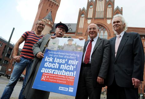 Carsten Schatz, Jürgen Hilbrecht, Gregor Gysi und Volker Thiel (v.l.n.r.)